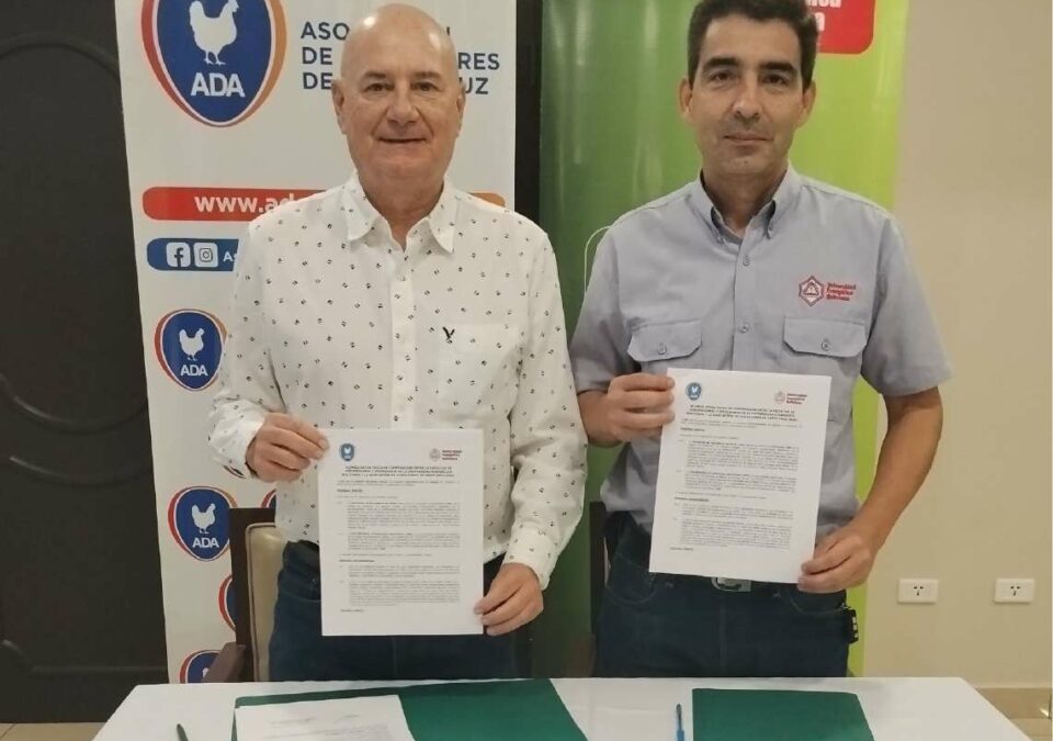 ADA y la Universidad Evangélica firman convenio para impulsar la innovación e investigación avícola en Santa Cruz
